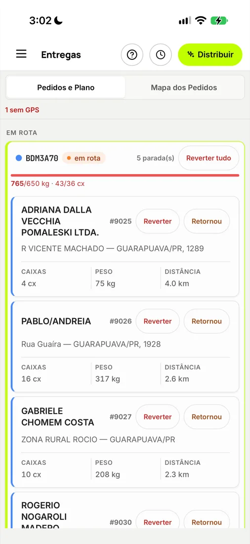 Board de entregas com aviso de capacidade excedida e o botão de confirmar ainda habilitado